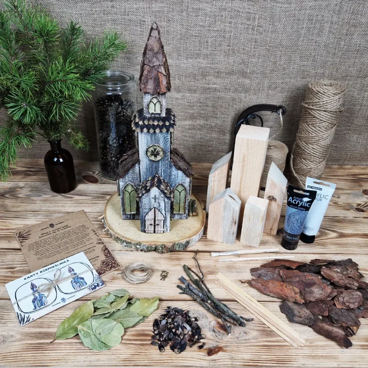 Zestaw DIY Sosnowa Kapliczka, rustykalna dekoracja z szyszek, kory i mchu - zawartość zestawu